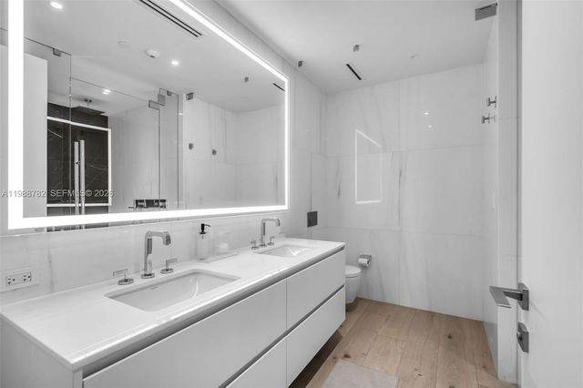 300 Biscayne Boulevard Way 2605W, Miami, FL 33131