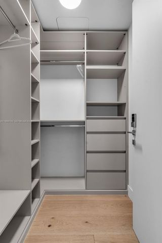 300 Biscayne Boulevard Way 2605W, Miami, FL 33131