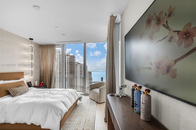 300 Biscayne Boulevard Way 2605W, Miami, FL 33131