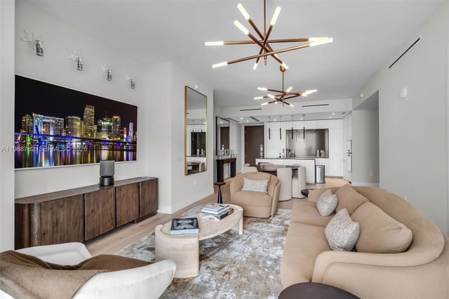 300 Biscayne Boulevard Way 2605W, Miami, FL 33131