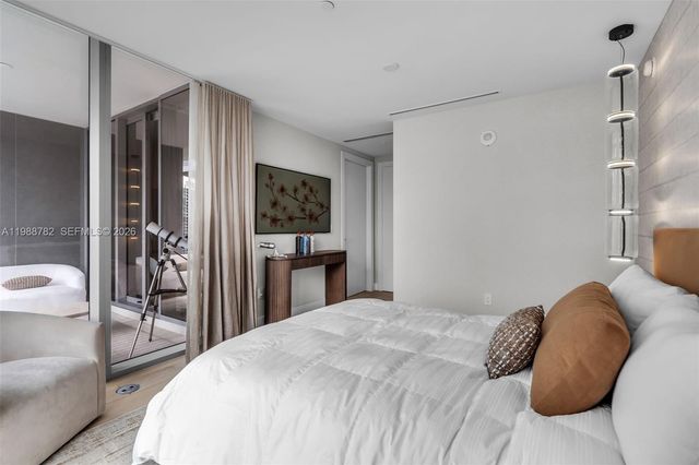 300 Biscayne Boulevard Way 2605W, Miami, FL 33131