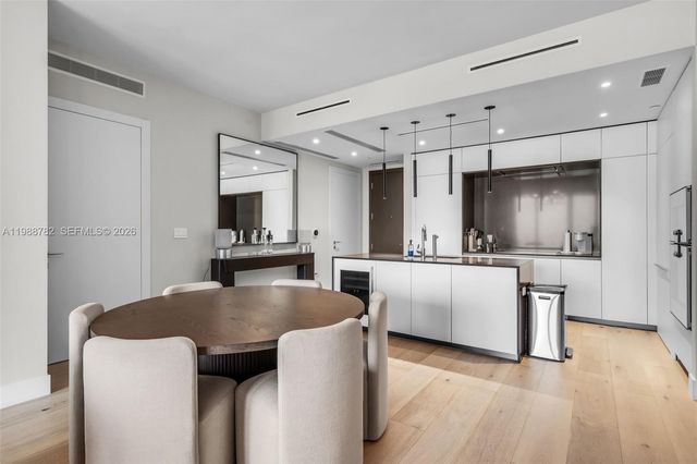 300 Biscayne Boulevard Way 2605W, Miami, FL 33131