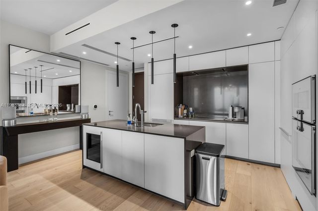 300 Biscayne Boulevard Way 2605W, Miami, FL 33131