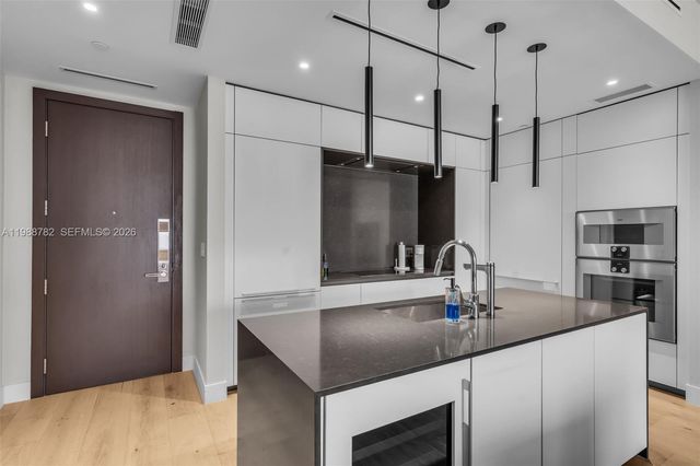 300 Biscayne Boulevard Way 2605W, Miami, FL 33131