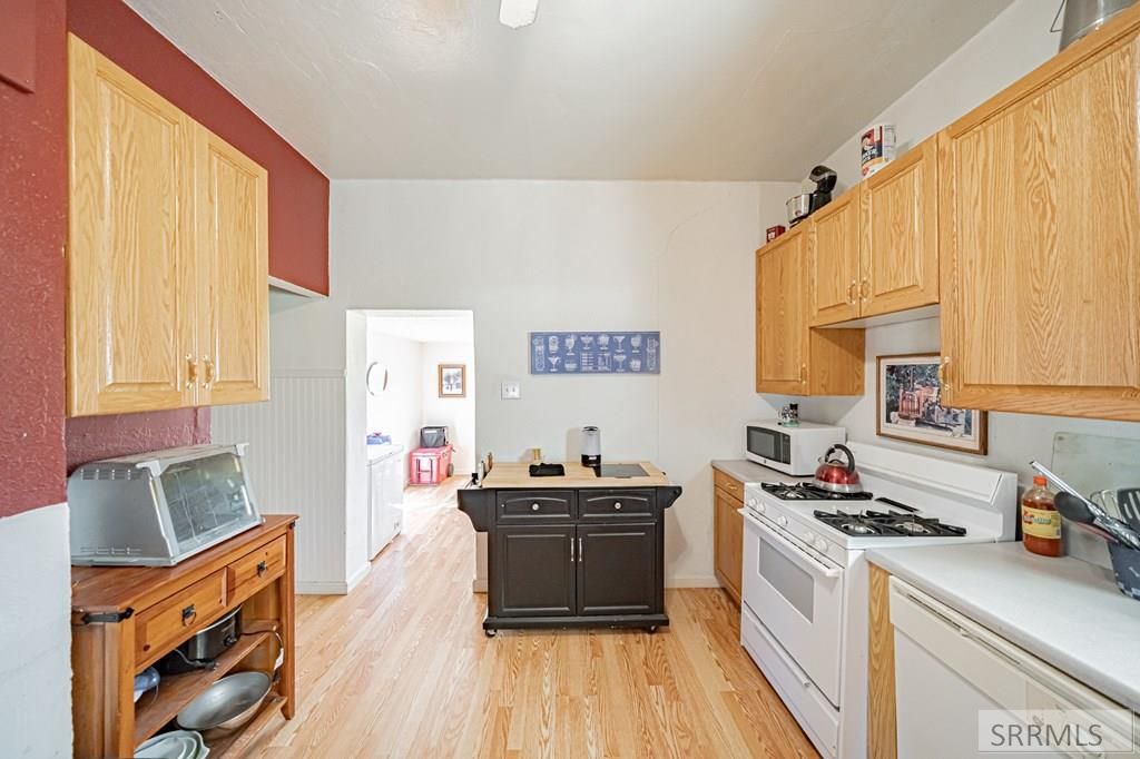 Image 10 of property listing at 2406 N Ammon Road, Idaho Falls, ID 83401