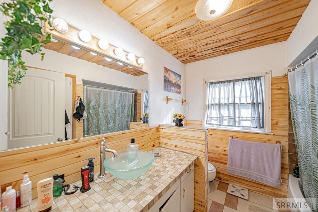 Image 29 of property listing at 2406 N Ammon Road, Idaho Falls, ID 83401