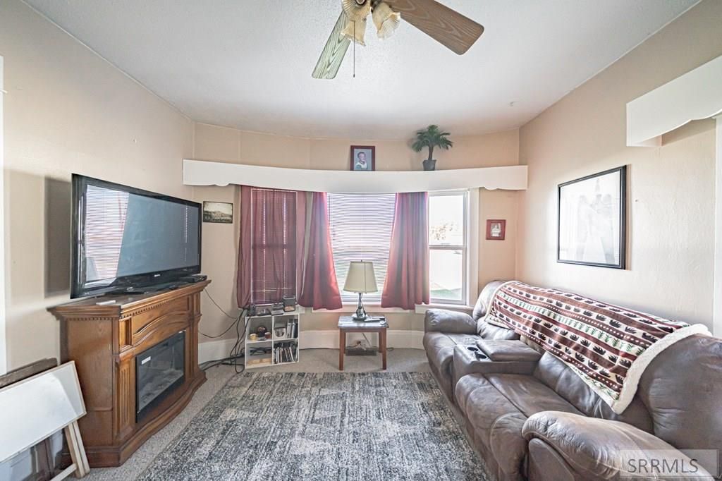 Image 8 of property listing at 2406 N Ammon Road, Idaho Falls, ID 83401