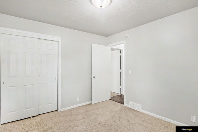 6711 S 49 Street, Omaha, NE 68117