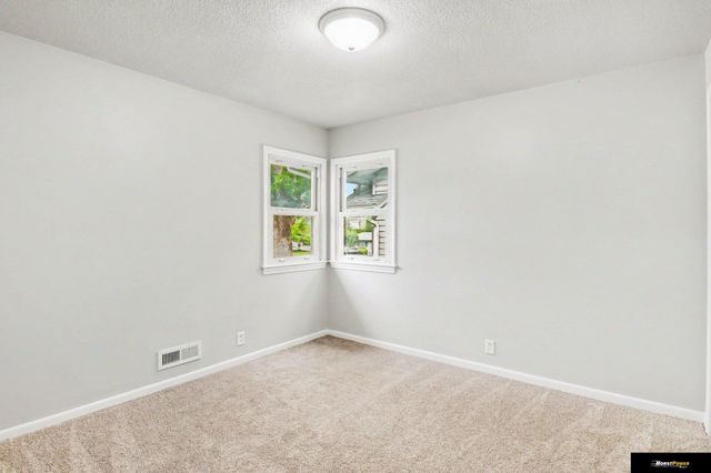 6711 S 49 Street, Omaha, NE 68117