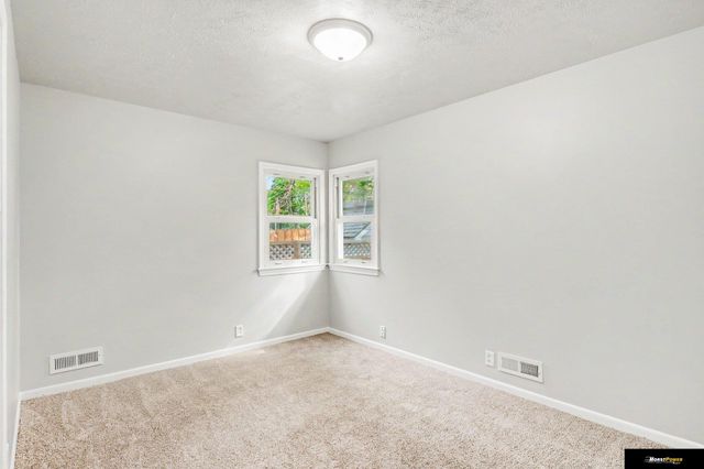6711 S 49 Street, Omaha, NE 68117