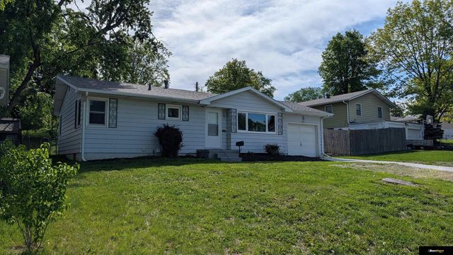 6711 S 49 Street, Omaha, NE 68117