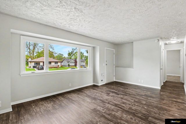 6711 S 49 Street, Omaha, NE 68117