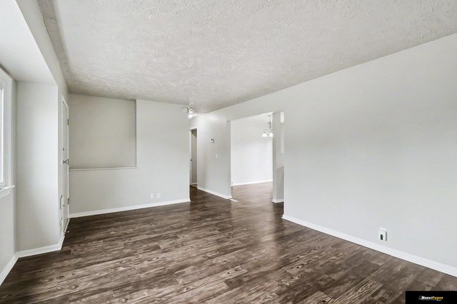 6711 S 49 Street, Omaha, NE 68117