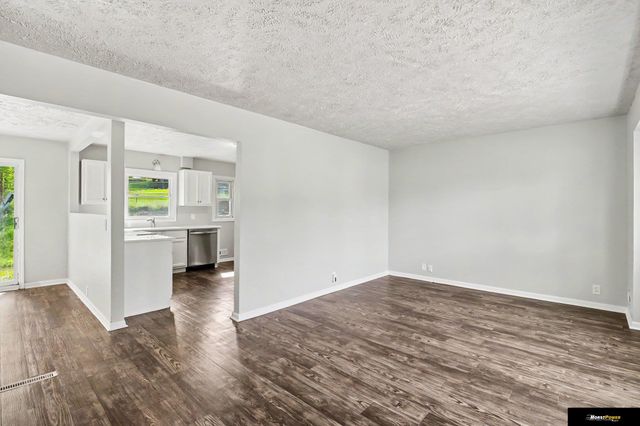 6711 S 49 Street, Omaha, NE 68117