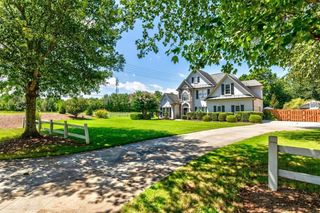 6255 Chestnut Hill Road, Flowery Branch, GA 30542