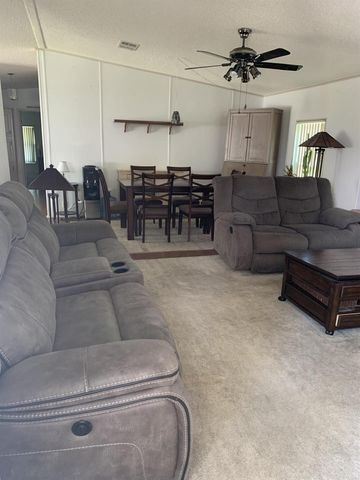 9 Universidad Lane, Port St. Lucie, FL 34952