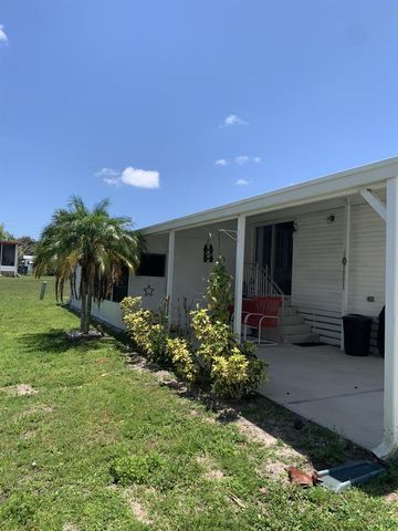 9 Universidad Lane, Port St. Lucie, FL 34952
