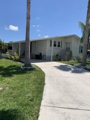 9 Universidad Lane, Port St. Lucie, FL 34952