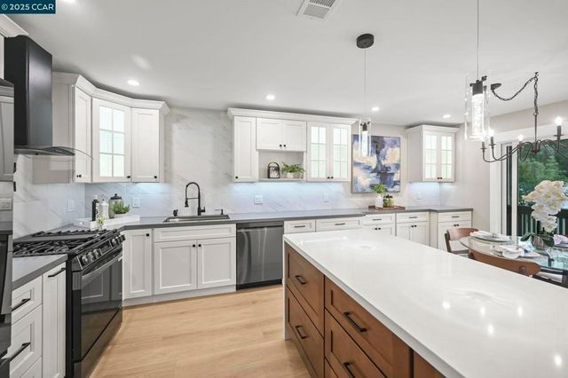 1131 Oakmont Drive 6, Walnut Creek, CA 94595