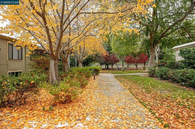 1131 Oakmont Drive 6, Walnut Creek, CA 94595