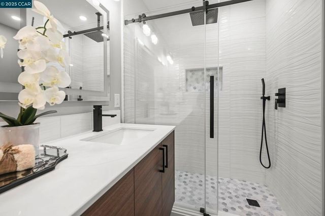 1131 Oakmont Drive 6, Walnut Creek, CA 94595