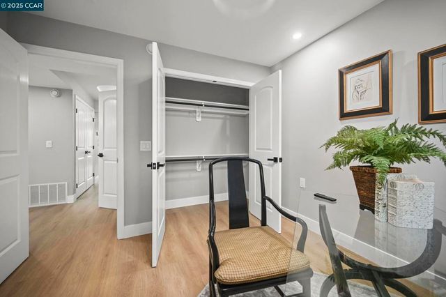 1131 Oakmont Drive 6, Walnut Creek, CA 94595