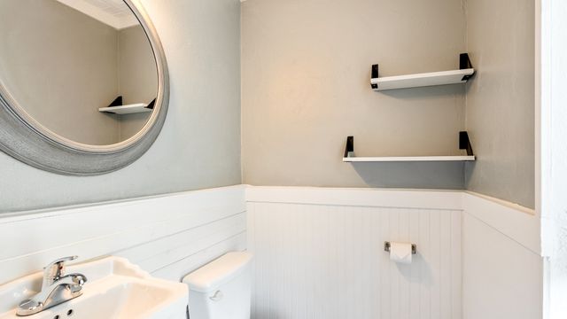 906 Pleasant Valley Road, Garland, TX 75040