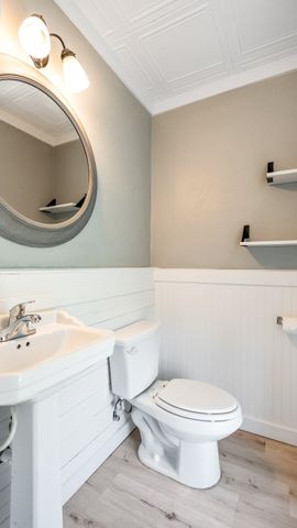 906 Pleasant Valley Road, Garland, TX 75040