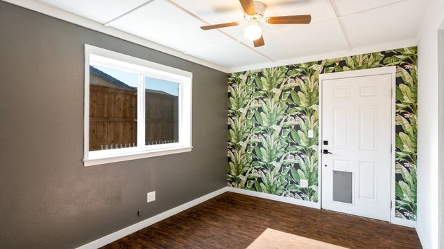 906 Pleasant Valley Road, Garland, TX 75040