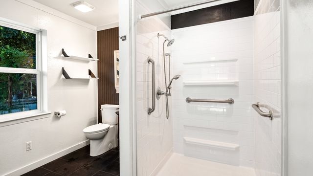 906 Pleasant Valley Road, Garland, TX 75040