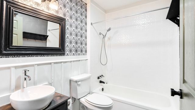 906 Pleasant Valley Road, Garland, TX 75040