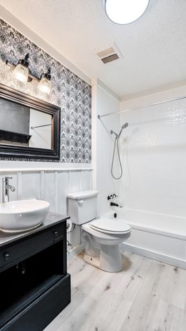 906 Pleasant Valley Road, Garland, TX 75040