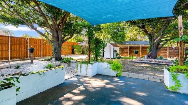 906 Pleasant Valley Road, Garland, TX 75040