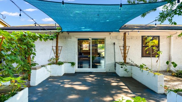 906 Pleasant Valley Road, Garland, TX 75040
