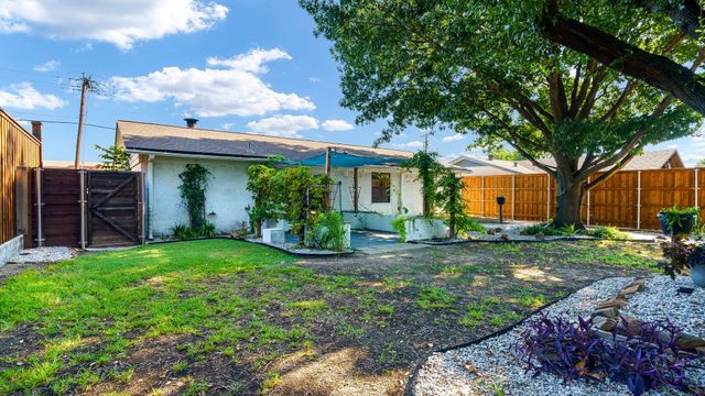 906 Pleasant Valley Road, Garland, TX 75040