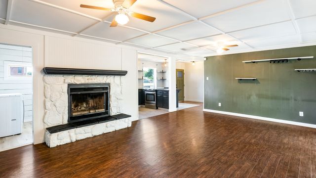 906 Pleasant Valley Road, Garland, TX 75040