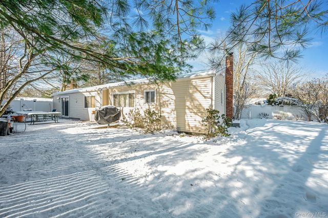 2 Greenpine Court, Dix Hills, NY 11746