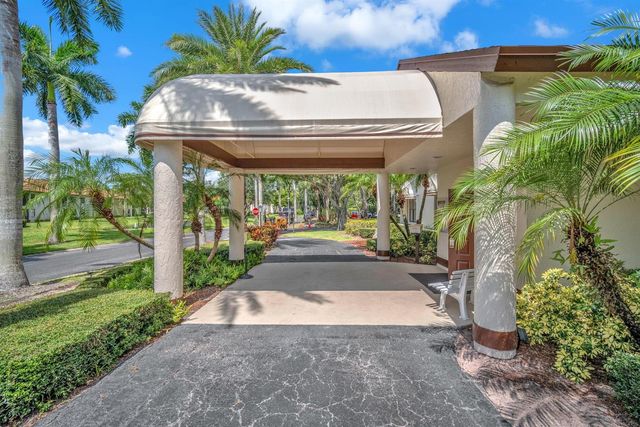 3318 Lucerne Park Drive, Greenacres, FL 33467