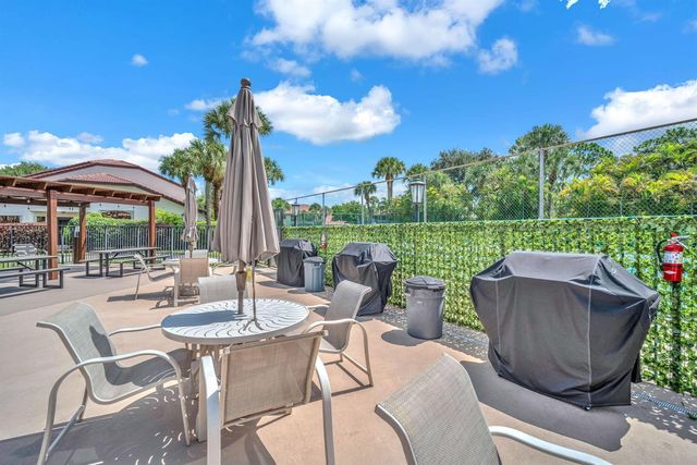 3318 Lucerne Park Drive, Greenacres, FL 33467