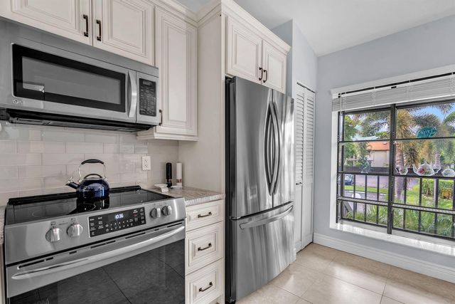 3318 Lucerne Park Drive, Greenacres, FL 33467