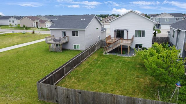 3034 38th Avenue S, Moorhead, MN 56560