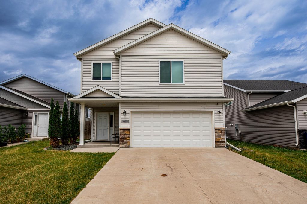 3034 38th Avenue S, Moorhead, MN 56560