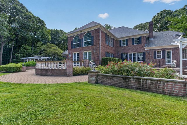 11 Danton Lane N, Locust Valley, NY 11560