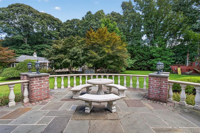 11 Danton Lane N, Locust Valley, NY 11560