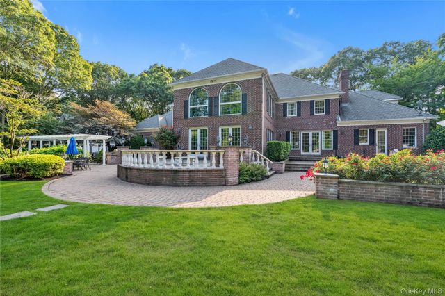 11 Danton Lane N, Locust Valley, NY 11560