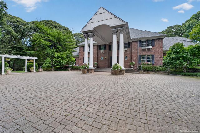 11 Danton Lane N, Locust Valley, NY 11560