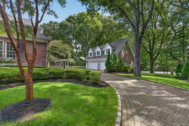 11 Danton Lane N, Locust Valley, NY 11560