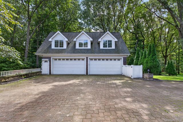 11 Danton Lane N, Locust Valley, NY 11560