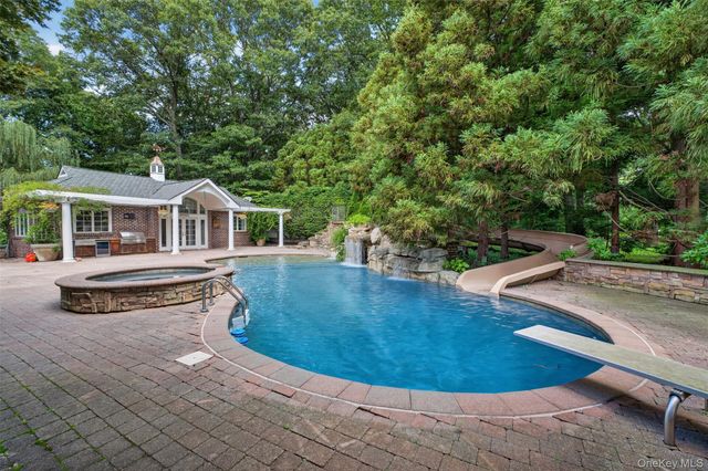 11 Danton Lane N, Locust Valley, NY 11560