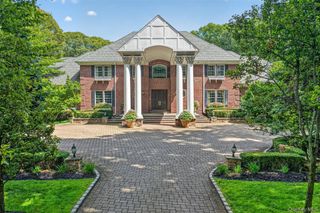 11 Danton Lane N, Locust Valley, NY 11560